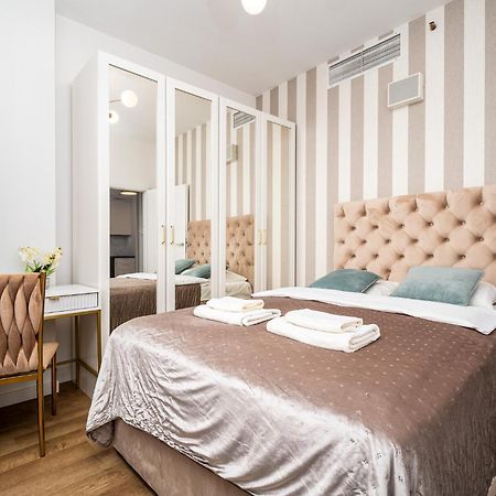 Wola Tower Deluxe Separate Bedroom With Free Garage - By Perfect Apart Варшава Екстер'єр фото