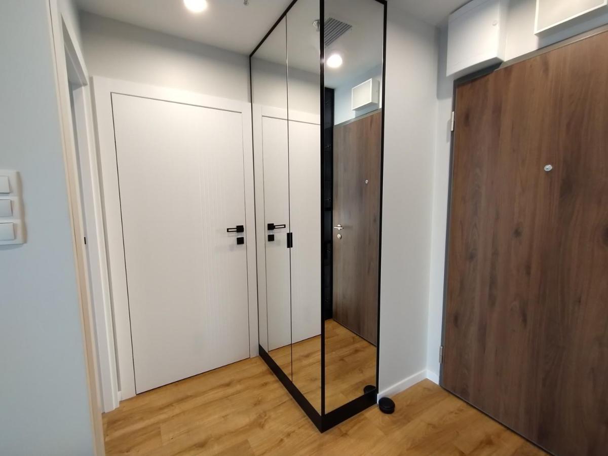 Wola Tower Deluxe Separate Bedroom With Free Garage - By Perfect Apart Варшава Екстер'єр фото
