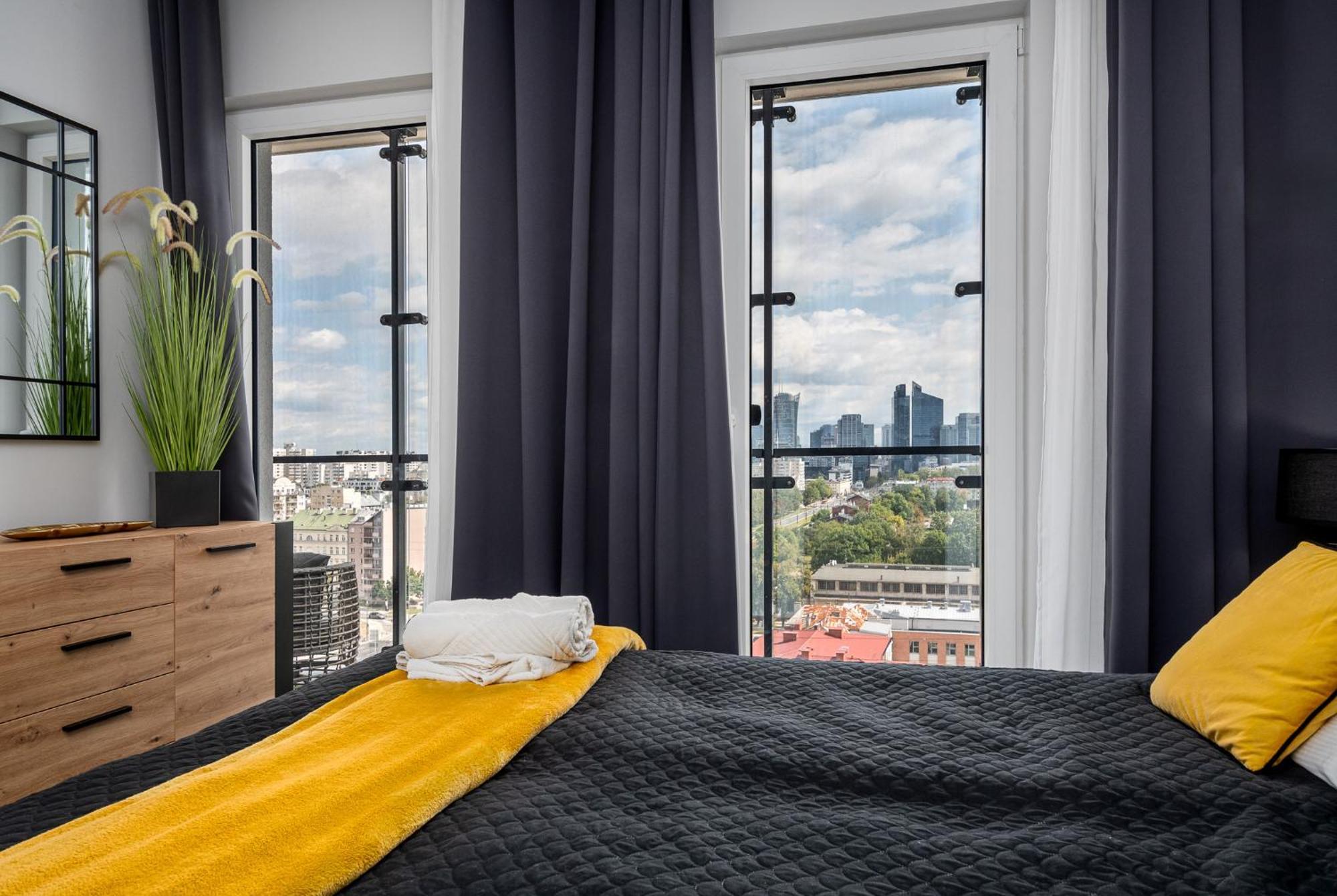 Wola Tower Deluxe Separate Bedroom With Free Garage - By Perfect Apart Варшава Екстер'єр фото
