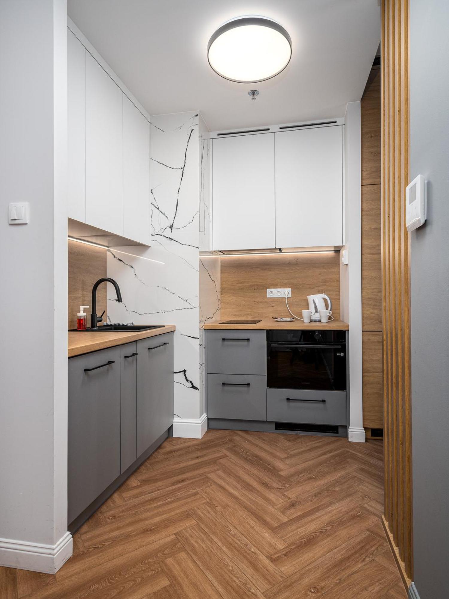 Wola Tower Deluxe Separate Bedroom With Free Garage - By Perfect Apart Варшава Екстер'єр фото