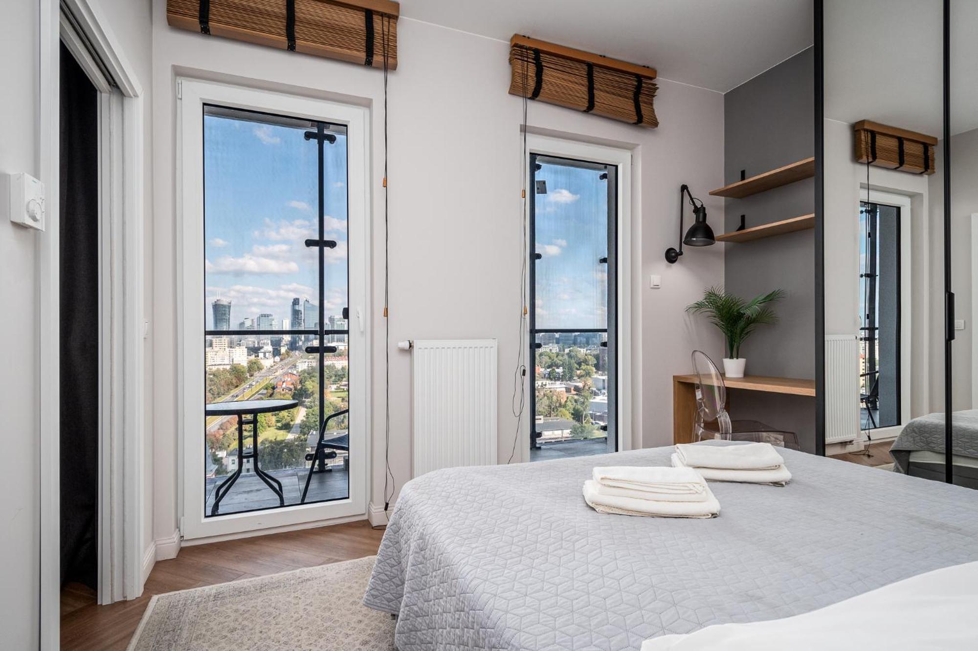 Wola Tower Deluxe Separate Bedroom With Free Garage - By Perfect Apart Варшава Екстер'єр фото