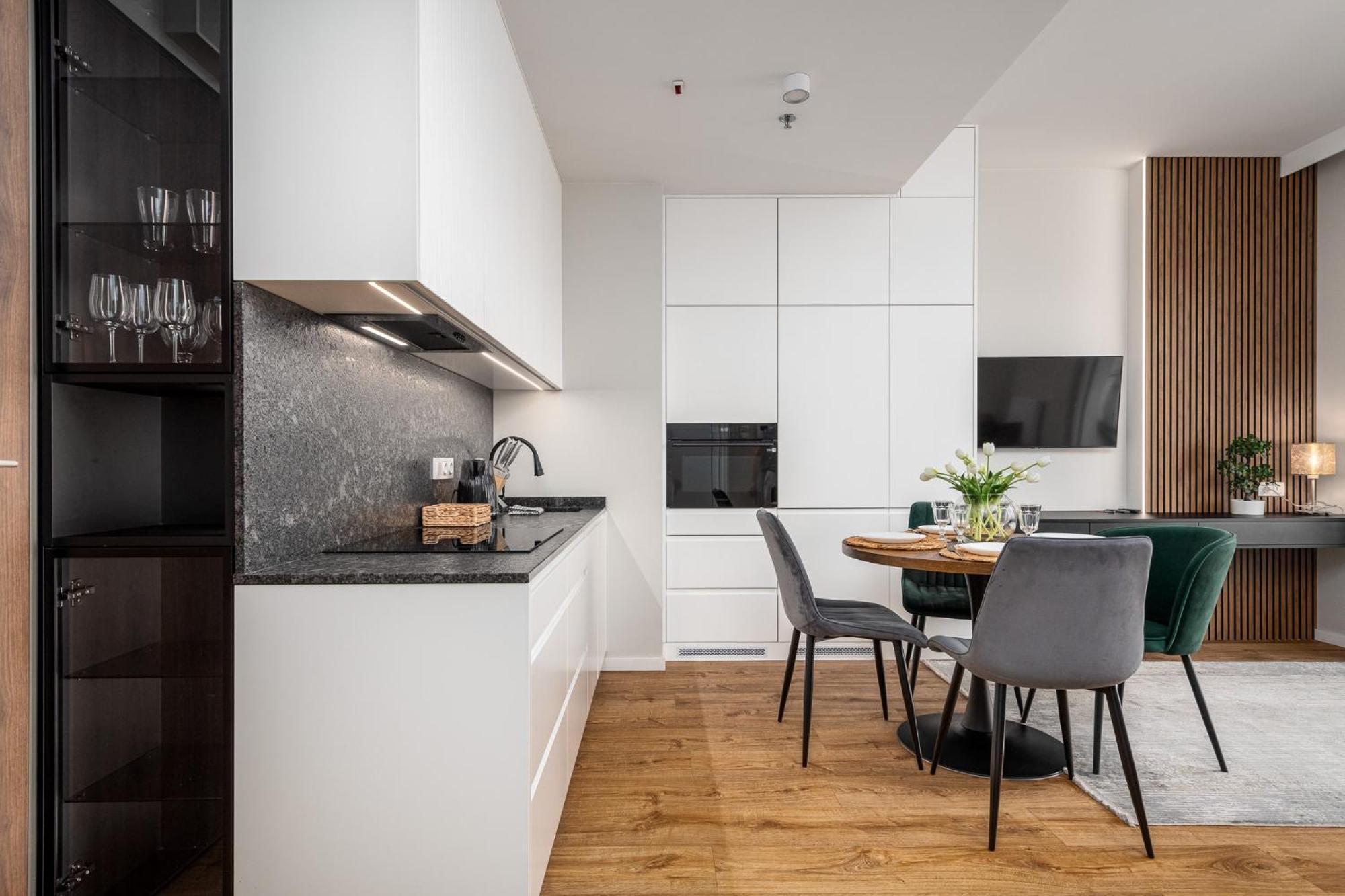 Wola Tower Deluxe Separate Bedroom With Free Garage - By Perfect Apart Варшава Екстер'єр фото
