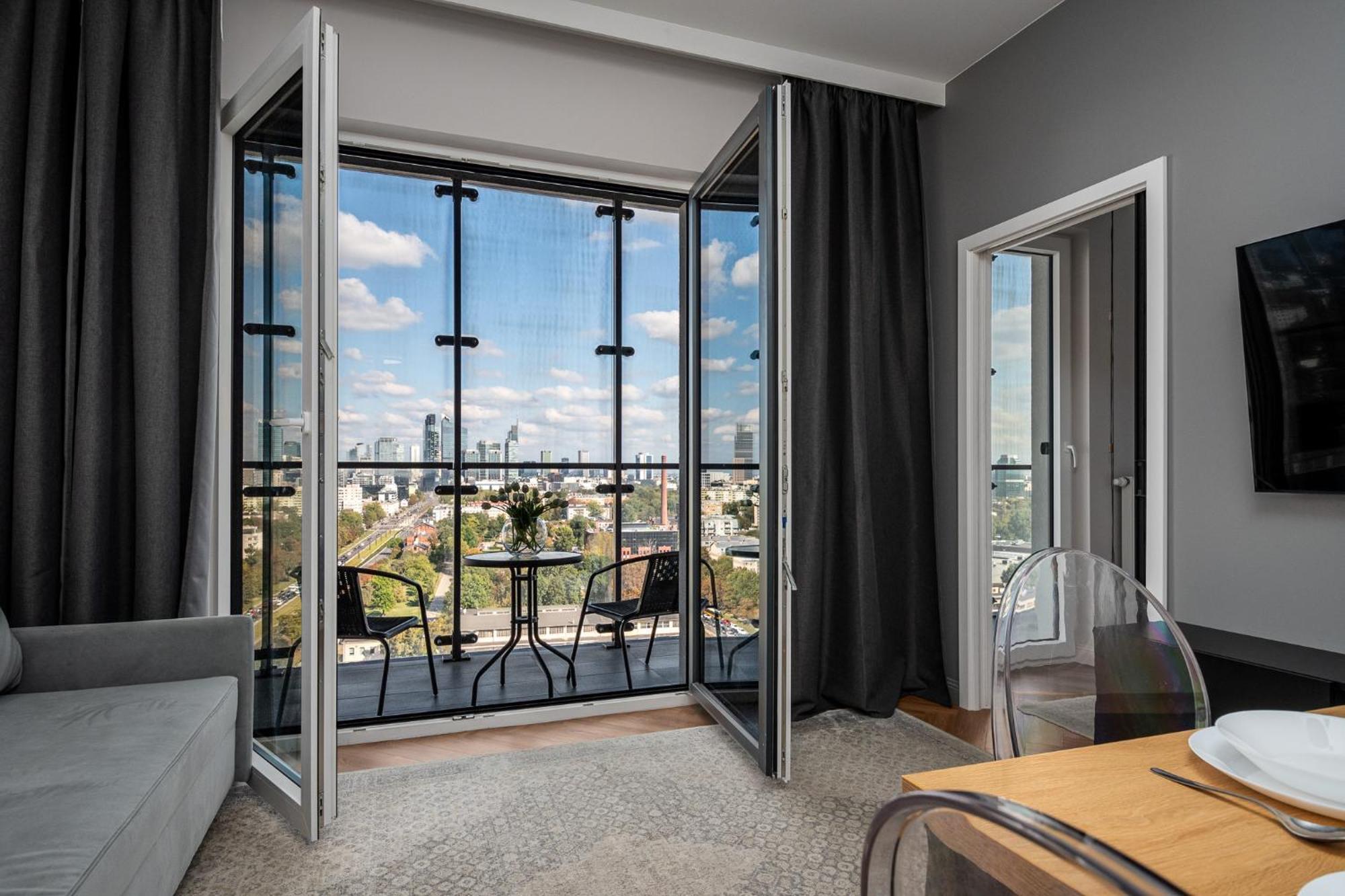 Wola Tower Deluxe Separate Bedroom With Free Garage - By Perfect Apart Варшава Екстер'єр фото